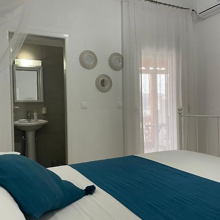 White Studios Himare Esterno foto