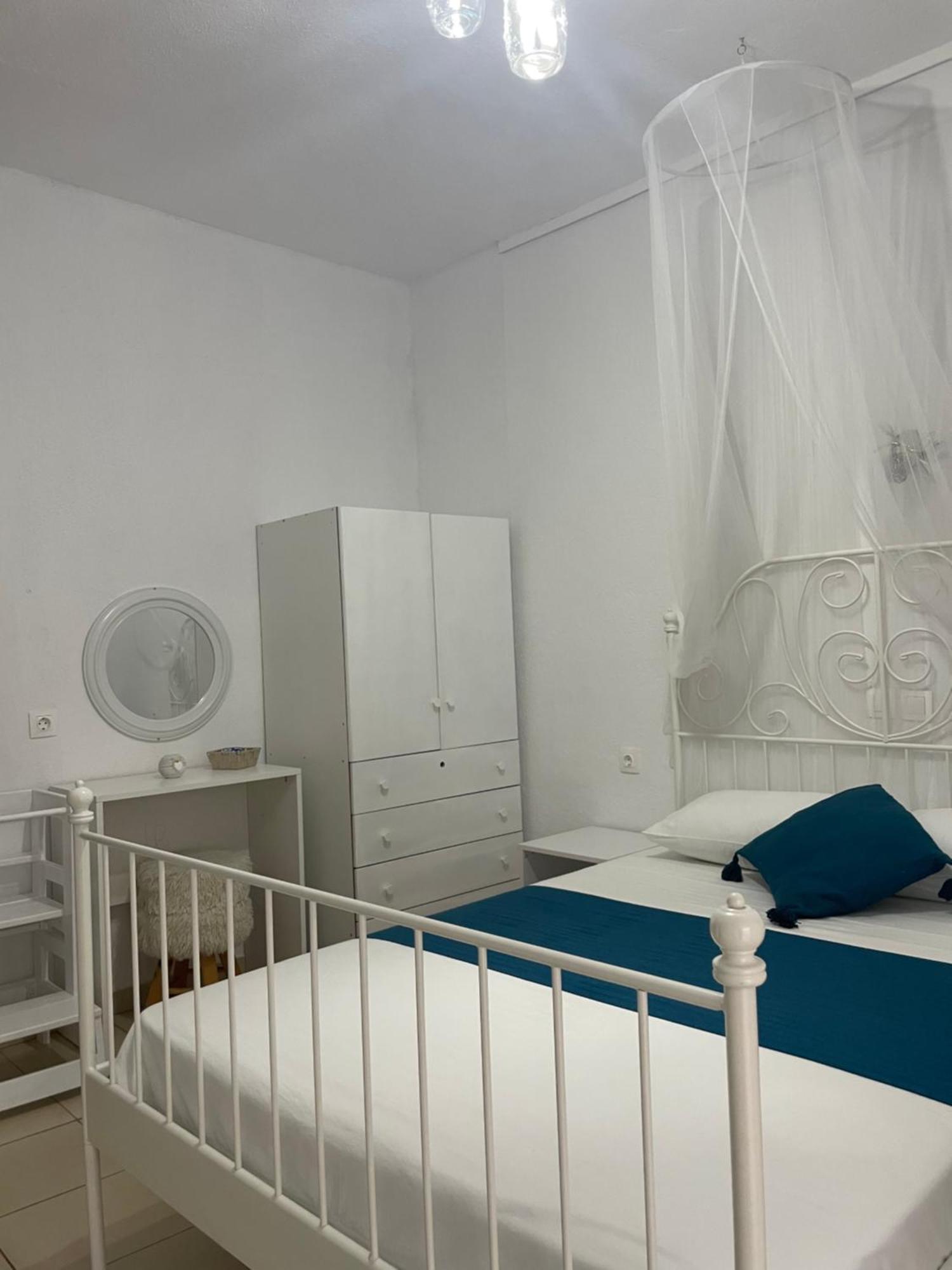 White Studios Himare Esterno foto
