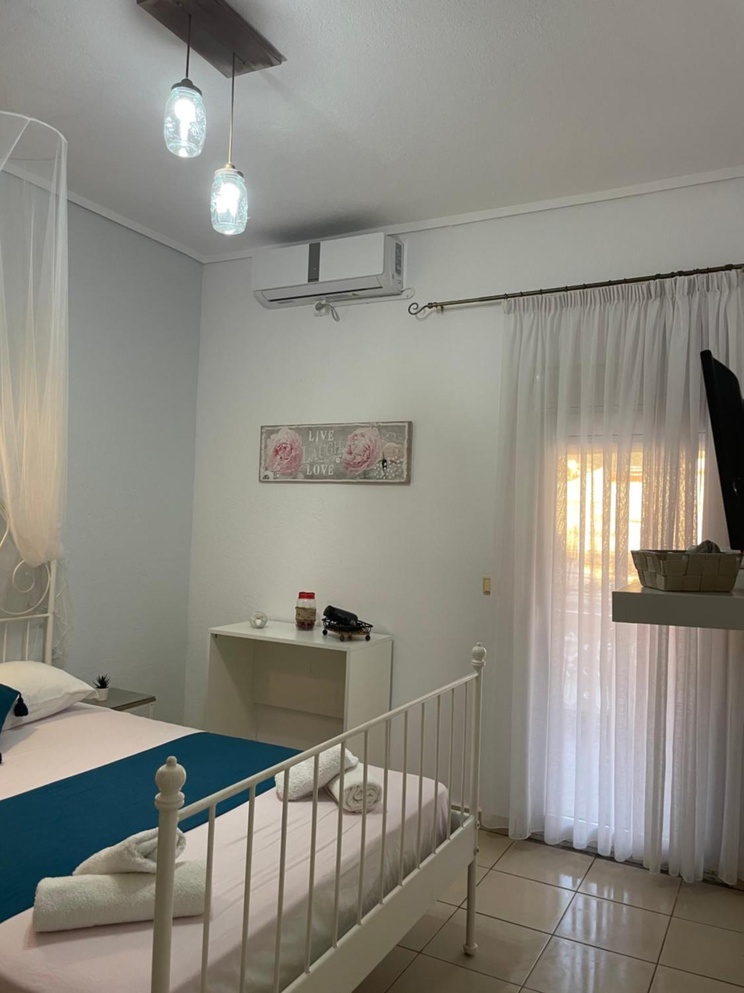 White Studios Himare Esterno foto