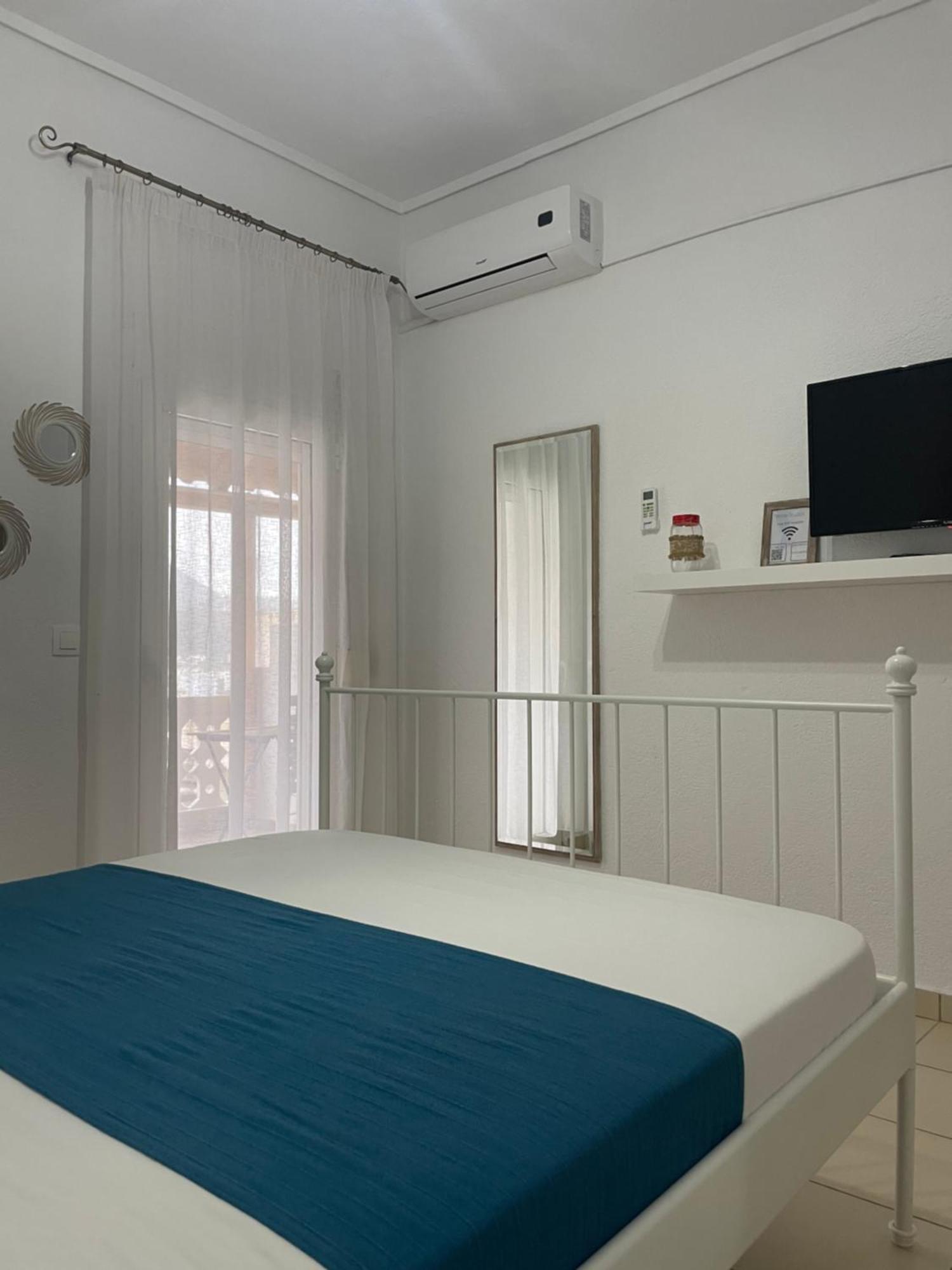 White Studios Himare Esterno foto