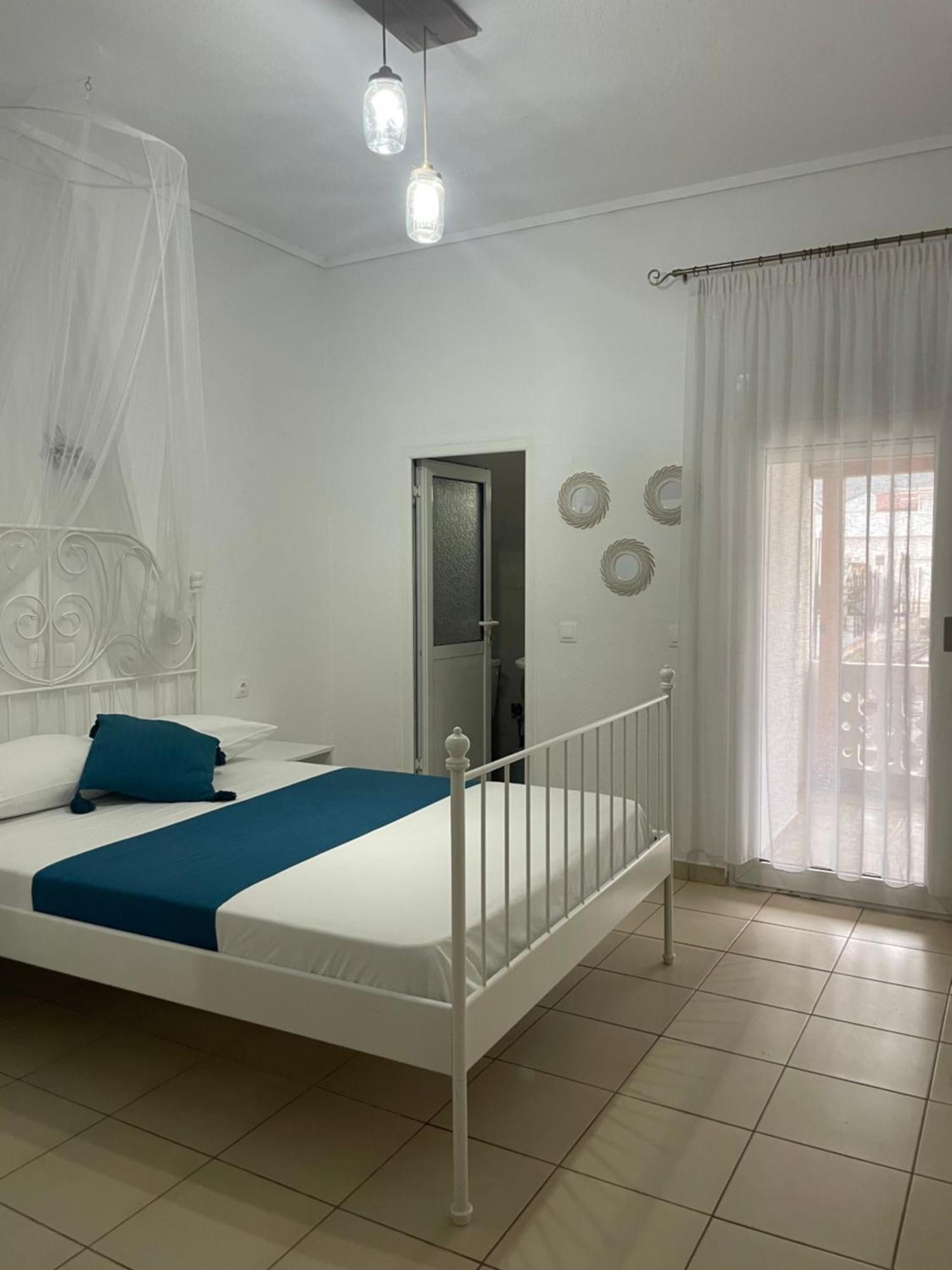 White Studios Himare Esterno foto