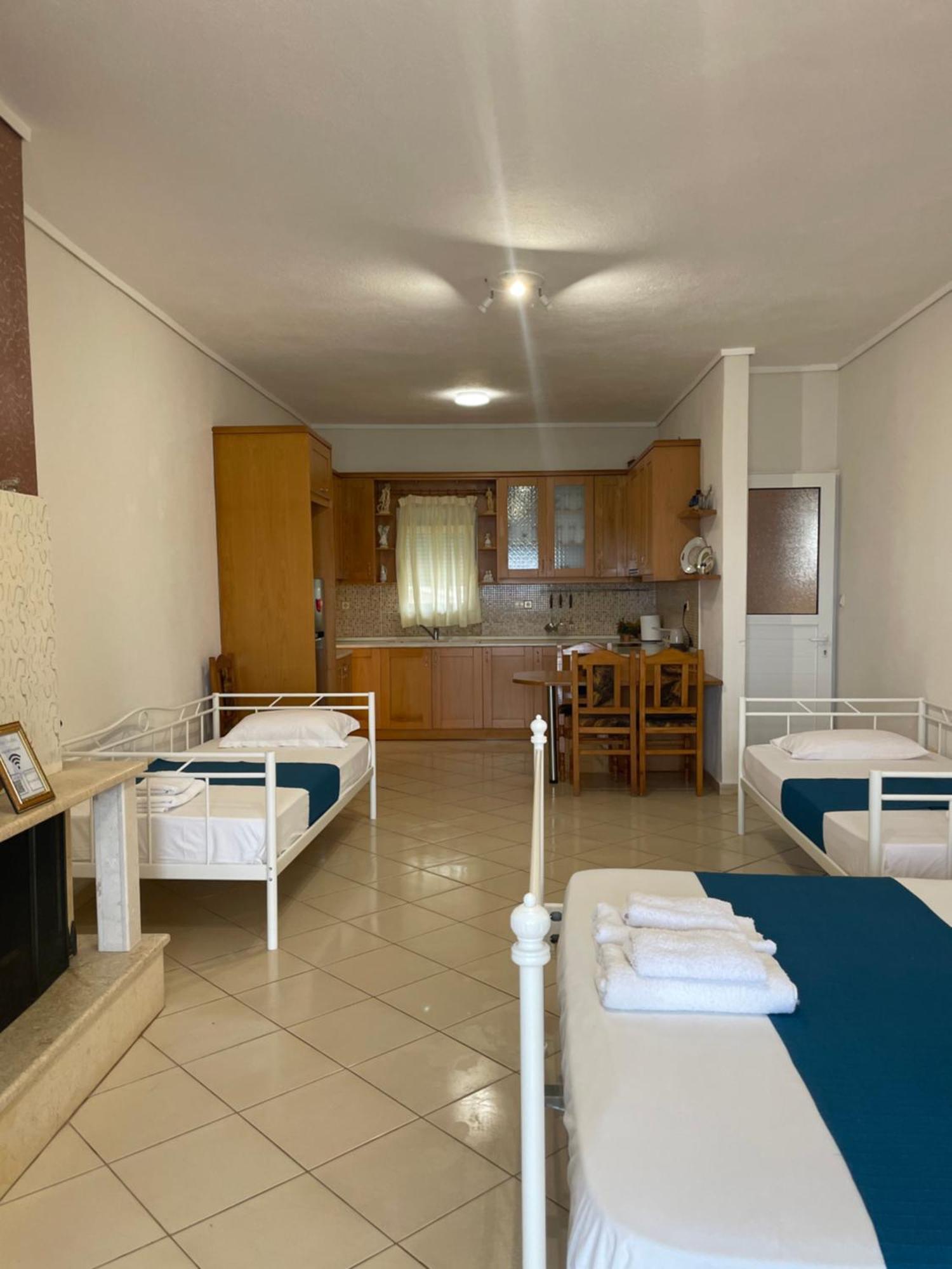 White Studios Himare Esterno foto