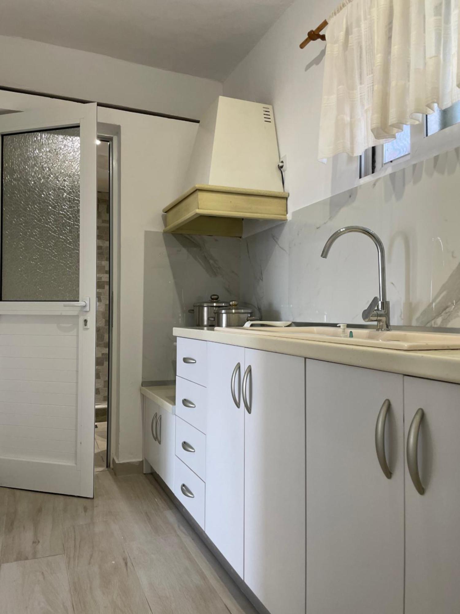White Studios Himare Esterno foto