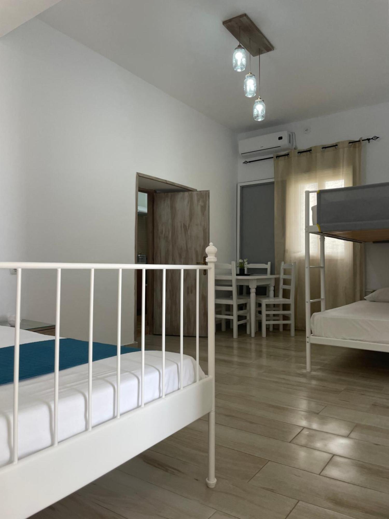 White Studios Himare Esterno foto