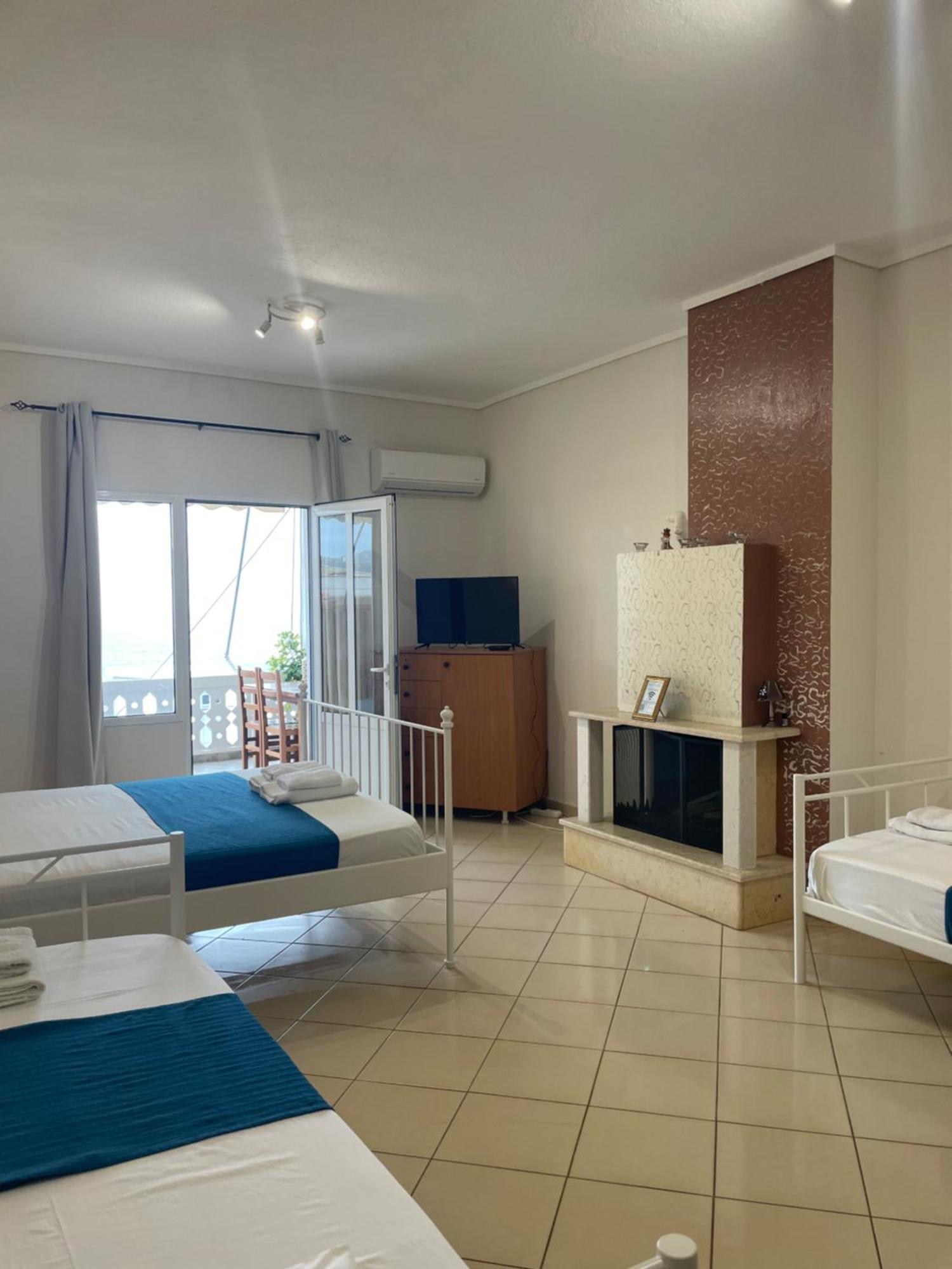 White Studios Himare Esterno foto