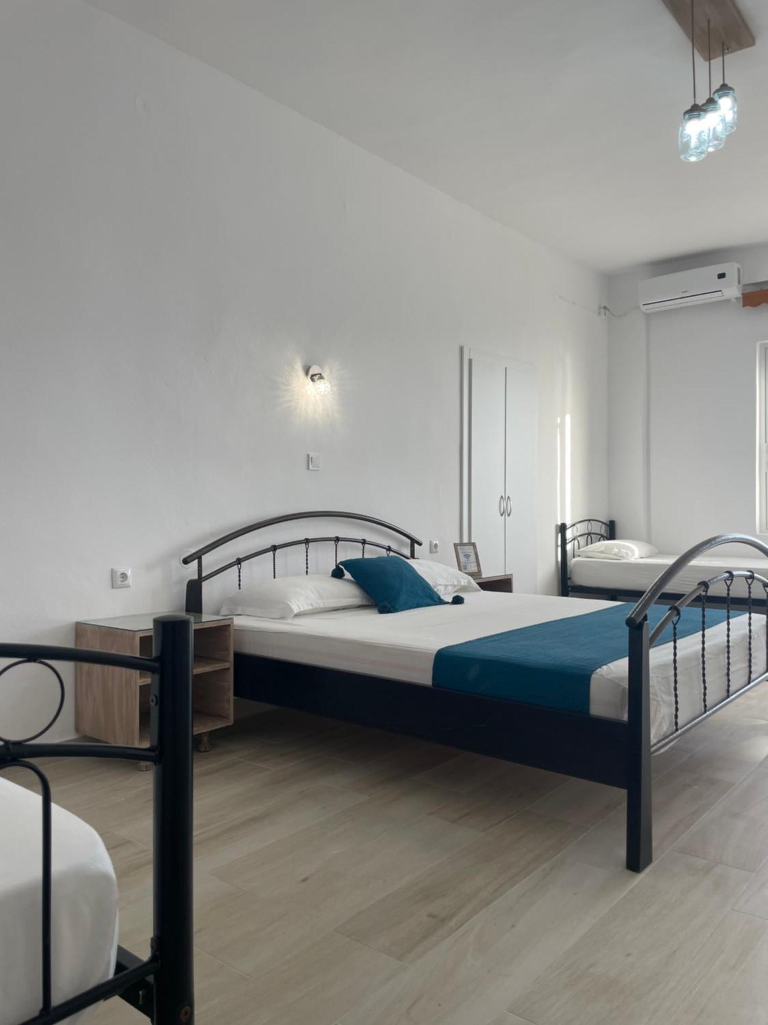 White Studios Himare Esterno foto