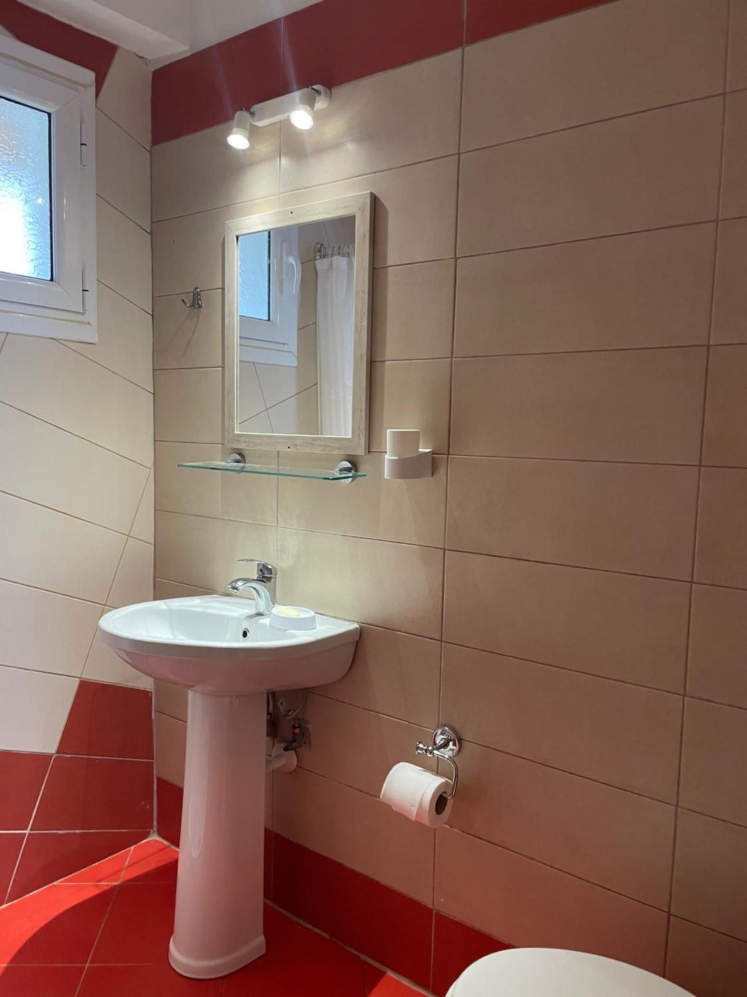 White Studios Himare Esterno foto